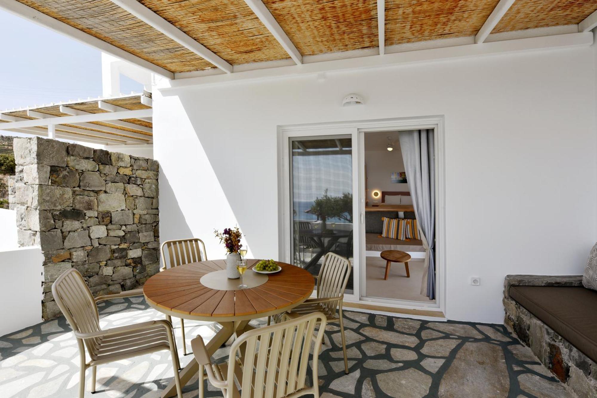 Giourgas Studios & Apartments Provatas Екстер'єр фото